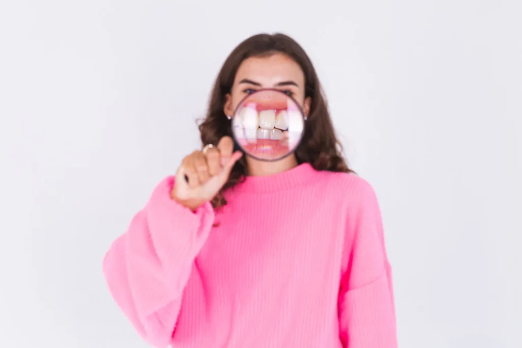 Eroziunea Dentară: Semnele De Alarmă Pe Care Nu Trebuie Să Le Ignori